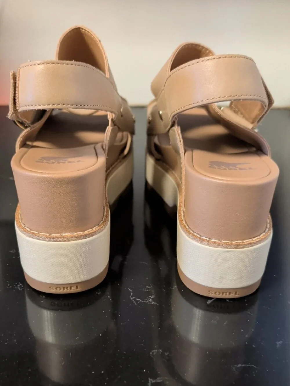 Sorel Joanie IV Wedge Honest Beige/Gum Sandals Size 7.5 Like New